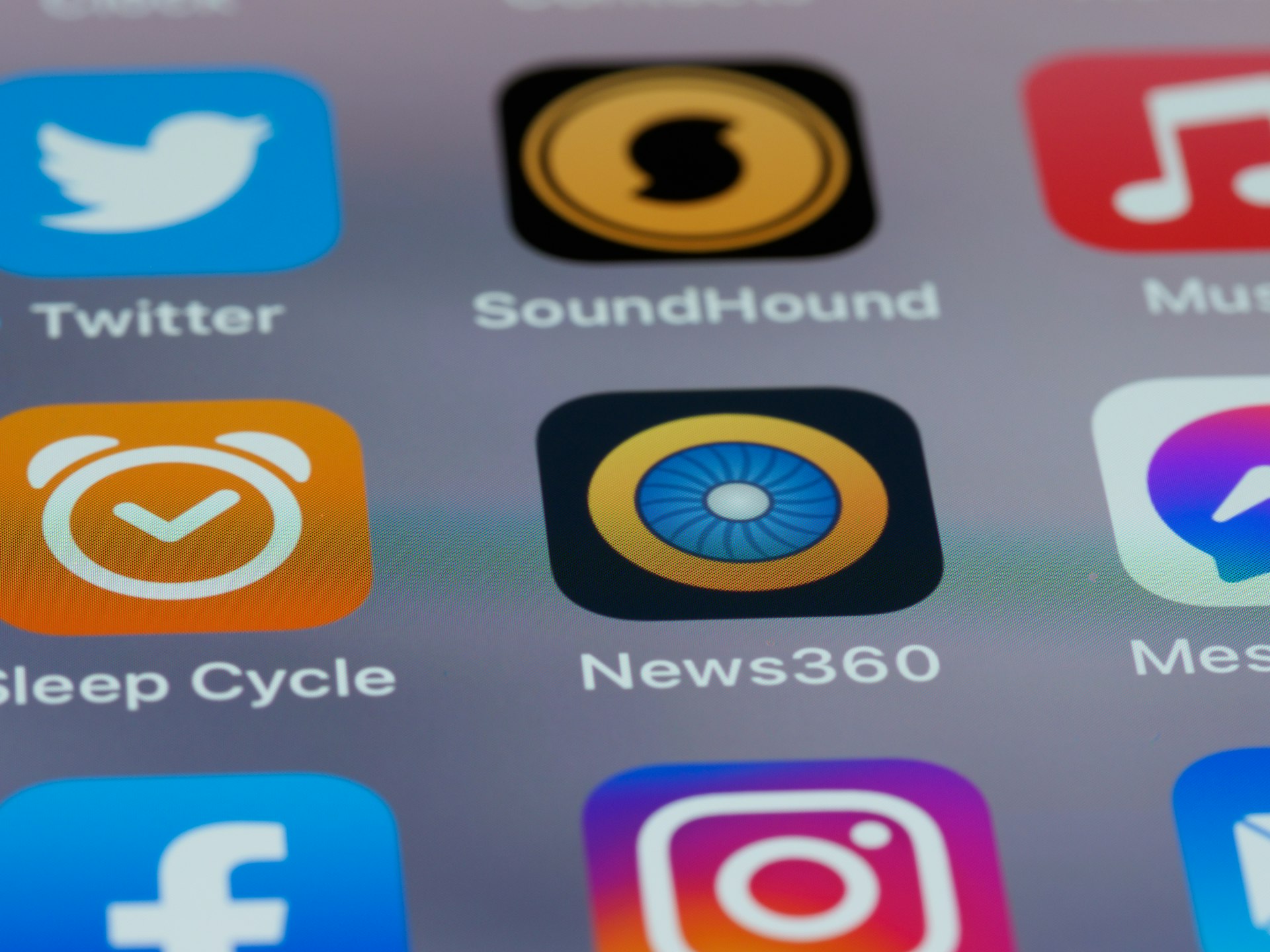 Understanding the Impact of Social Media on Mental Health: Risks, Benefits, and Practical Guidance